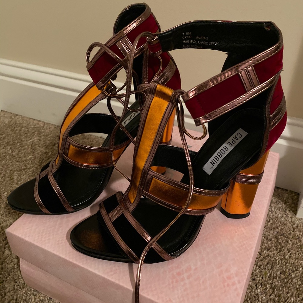 Burgundy/orange Cylinder heel